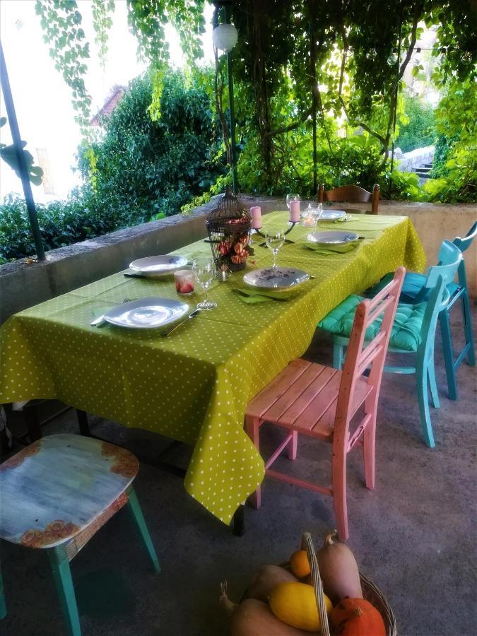 Dida Roko, Rustikalni Apartman S Terasom คาชเตลา ภายนอก รูปภาพ