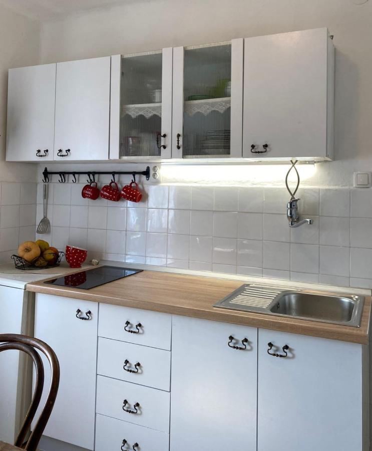 Dida Roko, Rustikalni Apartman S Terasom คาชเตลา ภายนอก รูปภาพ