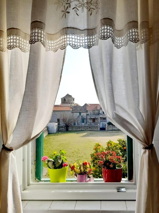Dida Roko, Rustikalni Apartman S Terasom คาชเตลา ภายนอก รูปภาพ