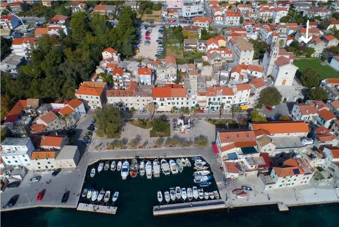 Dida Roko, Rustikalni Apartman S Terasom คาชเตลา ภายนอก รูปภาพ