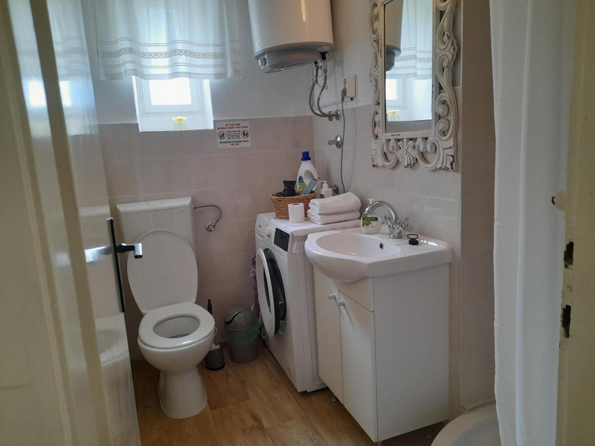 Dida Roko, Rustikalni Apartman S Terasom คาชเตลา ภายนอก รูปภาพ