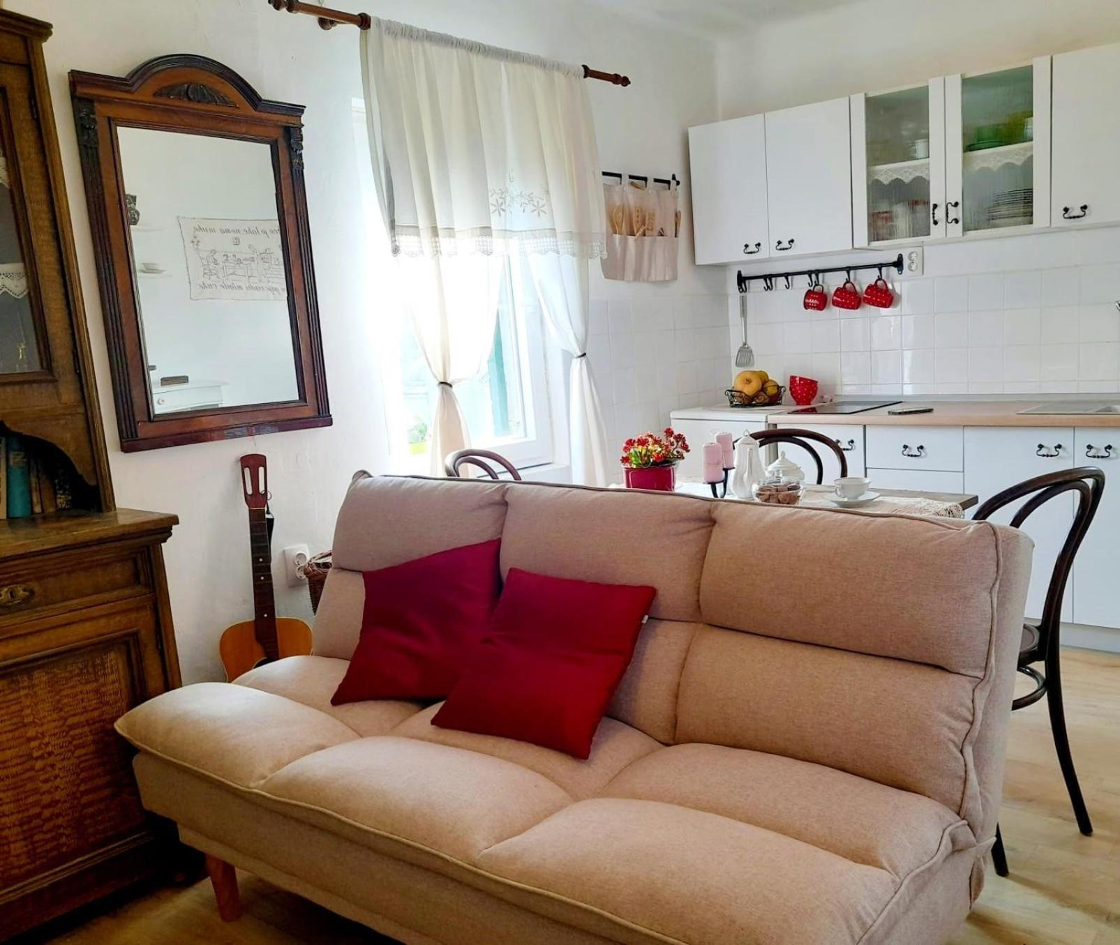 Dida Roko, Rustikalni Apartman S Terasom คาชเตลา ภายนอก รูปภาพ