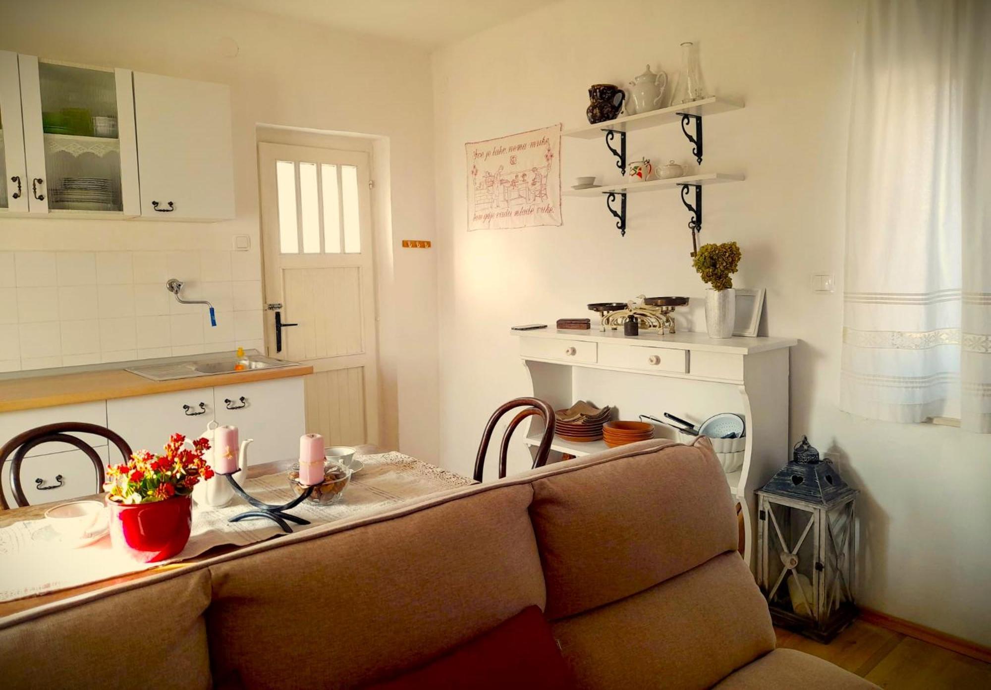 Dida Roko, Rustikalni Apartman S Terasom คาชเตลา ภายนอก รูปภาพ