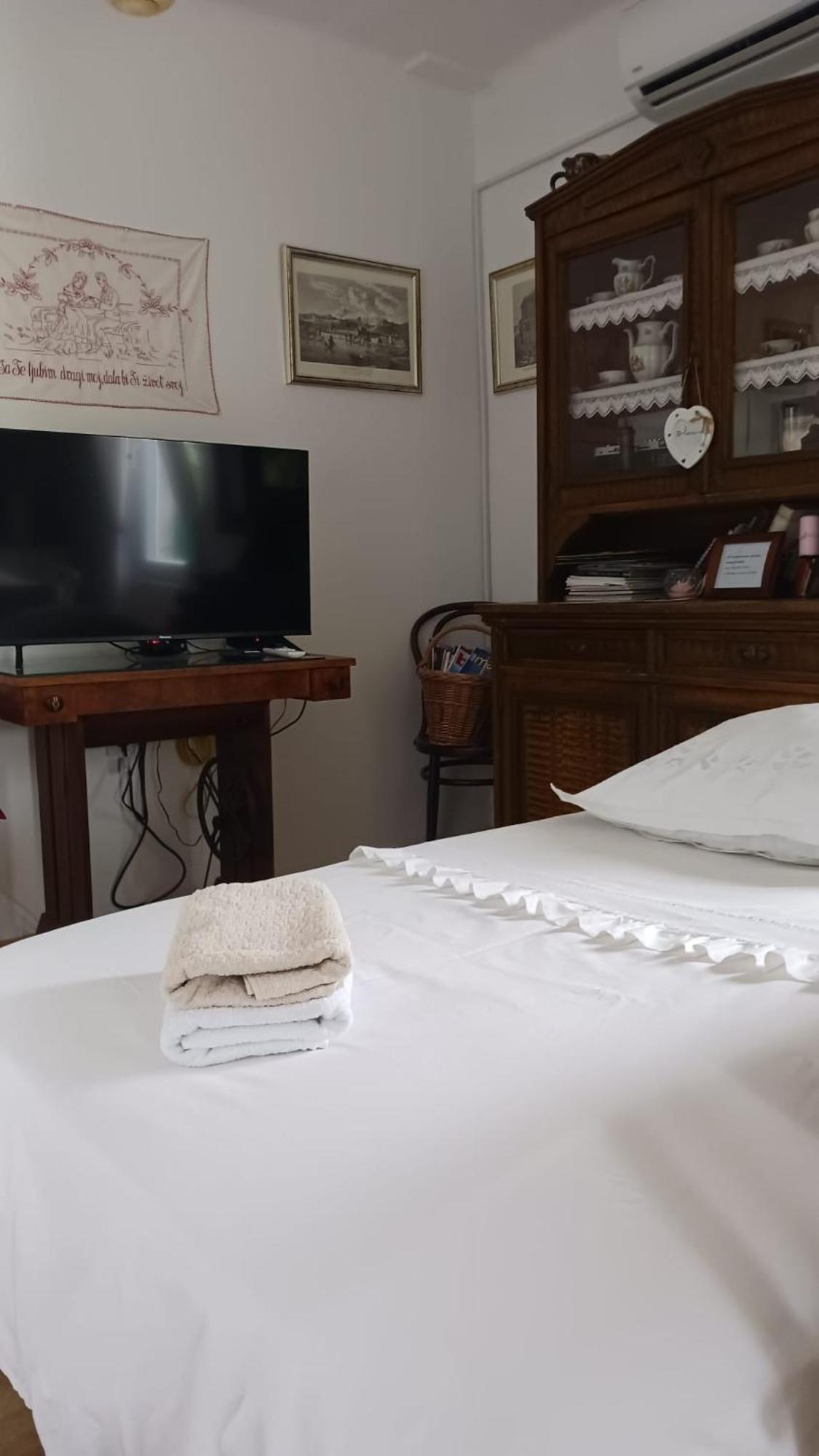 Dida Roko, Rustikalni Apartman S Terasom คาชเตลา ภายนอก รูปภาพ